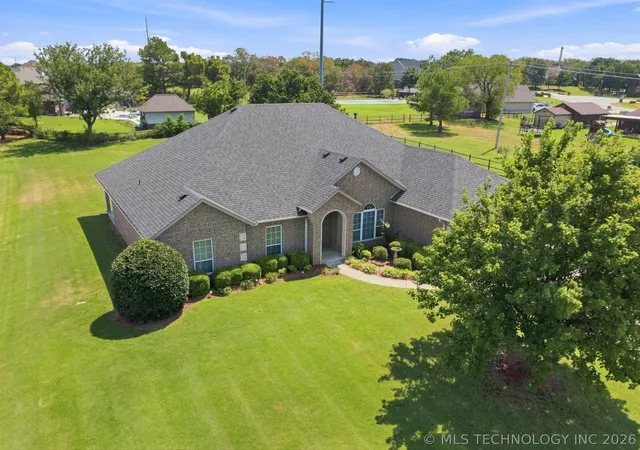 Photo 2 of Single family home for sale at 11099 S 55th West Westavenue, Sapulpa, OK 74066 | MLS# 2631318 | Listing updated on 2026-10-05