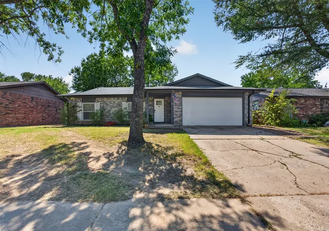 Photo 2 of Single family home for sale at 1616 S Pine Ave, Broken Arrow, OK 74012 | MLS# 2631912 | Listing updated on 2026-09-14