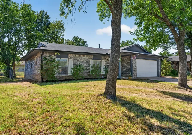 Photo 3 of Single family home for sale at 1616 S Pine Ave, Broken Arrow, OK 74012 | MLS# 2631912 | Listing updated on 2026-09-14