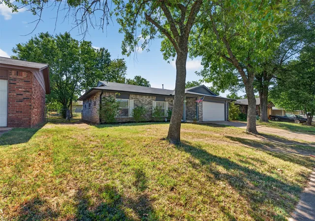 Photo 4 of Single family home for sale at 1616 S Pine Ave, Broken Arrow, OK 74012 | MLS# 2631912 | Listing updated on 2026-09-14