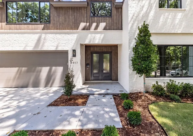 Photo 3 of Single family home for sale at 3917 S Rockford Ave, Tulsa, OK 74105 | MLS# 2623184 | Listing updated on 2026-09-13