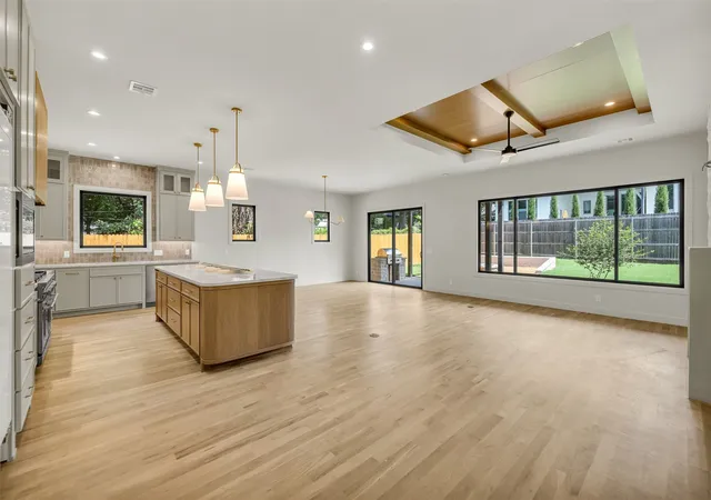 Photo 4 of Single family home for sale at 3917 S Rockford Ave, Tulsa, OK 74105 | MLS# 2623184 | Listing updated on 2026-09-13