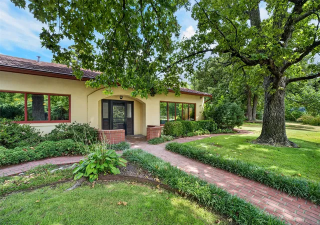 Photo 3 of Single family home for sale at 1910 Hillcrest Dr, Bartlesville, OK 74003 | MLS# 2631950 | Listing updated on 2026-08-31