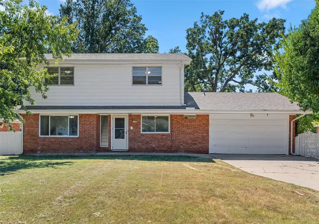 Photo 1 of Single family home for sale at 143 Ramblewood Rd, Bartlesville, OK 74003 | MLS# 2631571 | Listing updated on 2026-09-04
