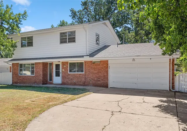 Photo 2 of Single family home for sale at 143 Ramblewood Rd, Bartlesville, OK 74003 | MLS# 2631571 | Listing updated on 2026-09-04