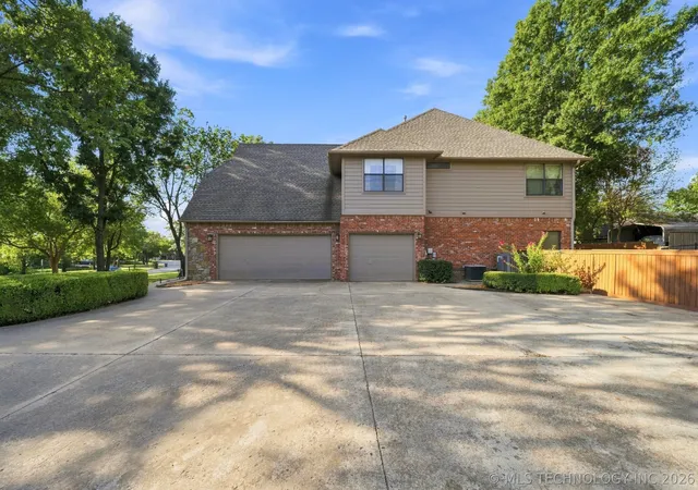 Photo 3 of Single family home for sale at 9318 N 138Th East Eastavenue, Owasso, OK 74055 | MLS# 2631839 | Listing updated on 2026-08-29