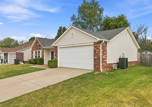 Photo 2 of Sale Pending at 650 Buckingham Dr, Claremore, OK 74017 | MLS# 2631993 | Listing updated on 2026-09-05