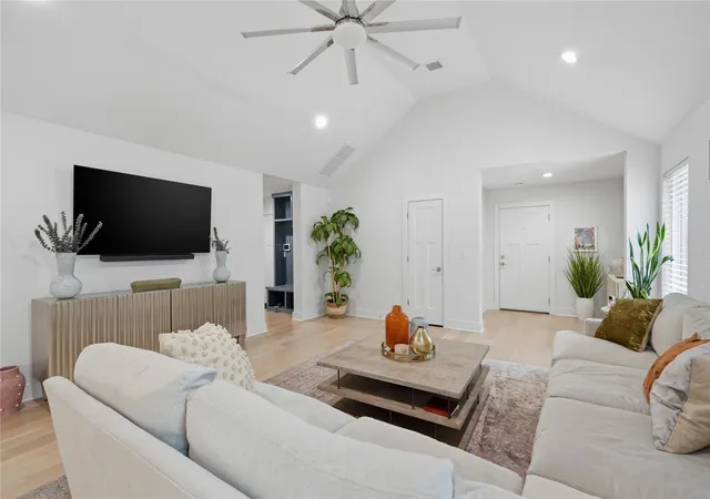Photo 4 of Single family home for sale at 1209 N Boston Ave, Tulsa, OK 74106 | MLS# 2631994 | Listing updated on 2026-09-07