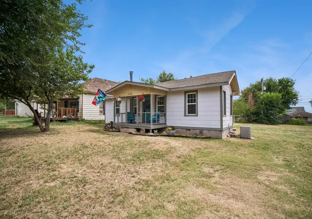 Photo 2 of Single family home for sale at 1335 E Maple St, Cushing, OK 74023 | MLS# 2631985 | Listing updated on 2026-08-29