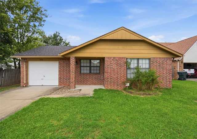 Photo 1 of Sale Pending at 2002 S Cherokee Ave, Claremore, OK 74019 | MLS# 2632016 | Listing updated on 2026-09-03