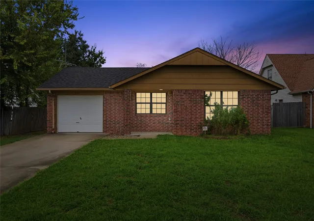 Photo 2 of Sale Pending at 2002 S Cherokee Ave, Claremore, OK 74019 | MLS# 2632016 | Listing updated on 2026-09-03