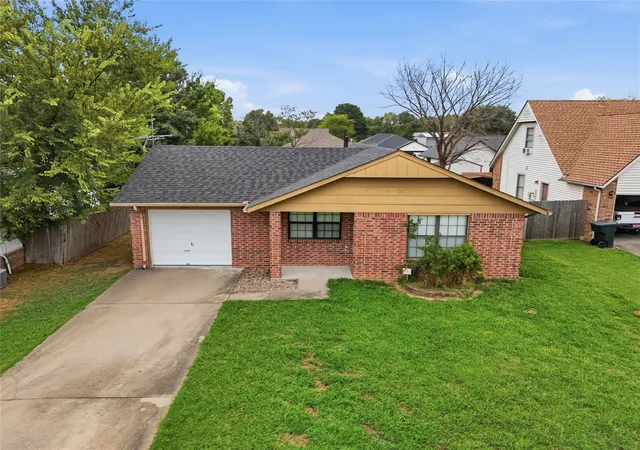 Photo 3 of Sale Pending at 2002 S Cherokee Ave, Claremore, OK 74019 | MLS# 2632016 | Listing updated on 2026-09-03