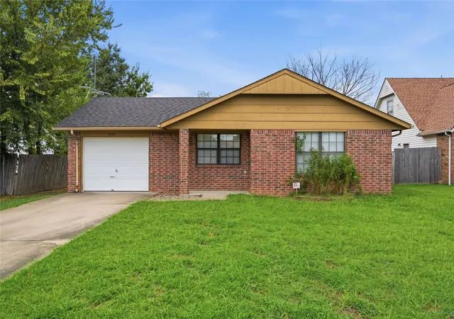 Photo 3 of Sale Pending at 2002 S Cherokee Ave, Claremore, OK 74019 | MLS# 2632016 | Listing updated on 2026-09-03