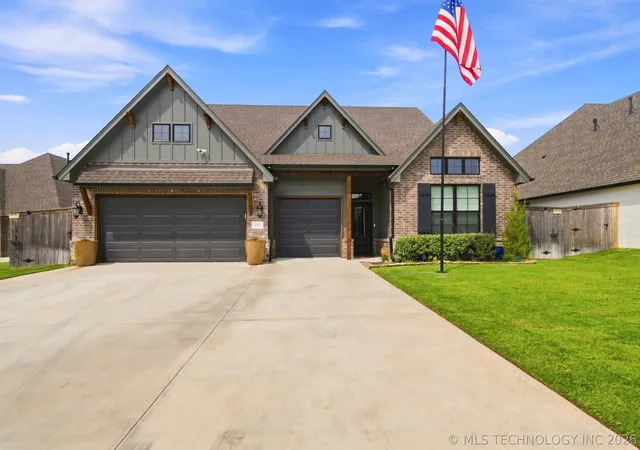 Photo 2 of Single family home for sale at 7112 E Queens St, Broken Arrow, OK 74014 | MLS# 2631683 | Listing updated on 2026-09-06