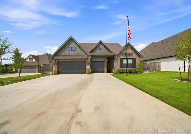 Photo 3 of Single family home for sale at 7112 E Queens St, Broken Arrow, OK 74014 | MLS# 2631683 | Listing updated on 2026-09-06