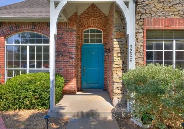 Photo 3 of Single family home for sale at 3220 N Oak Ave, Broken Arrow, OK 74012 | MLS# 2632026 | Listing updated on 2026-09-11