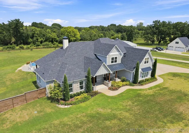 Photo 4 of Sale Pending at 18649 E 126Th St S, Broken Arrow, OK 74011 | MLS# 2631846 | Listing updated on 2026-09-14
