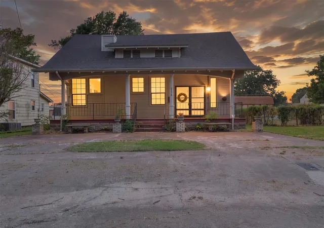 Photo 1 of Single family home for sale at 211 N State St, Wagoner, OK 74467 | MLS# 2631389 | Listing updated on 2026-08-30