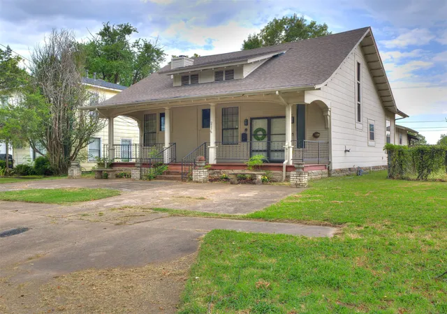 Photo 2 of Single family home for sale at 211 N State St, Wagoner, OK 74467 | MLS# 2631389 | Listing updated on 2026-08-30