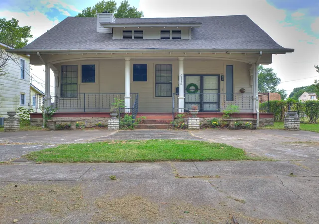 Photo 3 of Single family home for sale at 211 N State St, Wagoner, OK 74467 | MLS# 2631389 | Listing updated on 2026-08-30