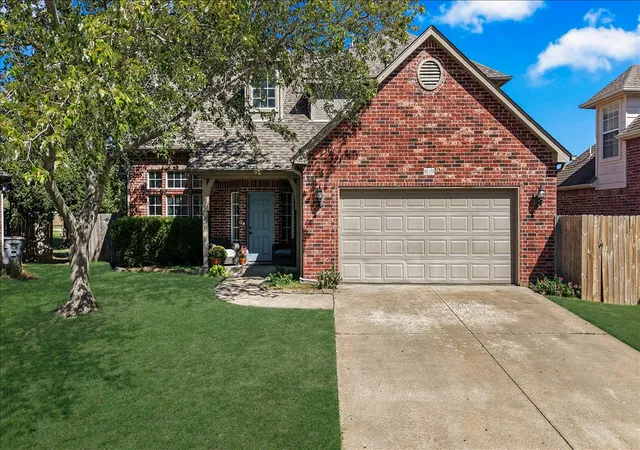 Photo 1 of Single family home for sale at 819 N Douglas St, Jenks, OK 74037 | MLS# 2631903 | Listing updated on 2026-09-29
