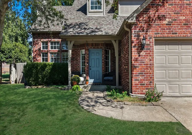 Photo 2 of Single family home for sale at 819 N Douglas St, Jenks, OK 74037 | MLS# 2631903 | Listing updated on 2026-09-29