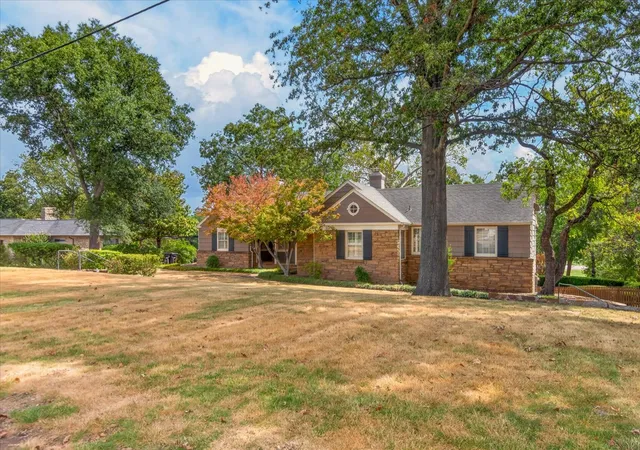 Photo 2 of Single family home for sale at 1930 Southview Ave, Bartlesville, OK 74003 | MLS# 2631180 | Listing updated on 2026-08-31