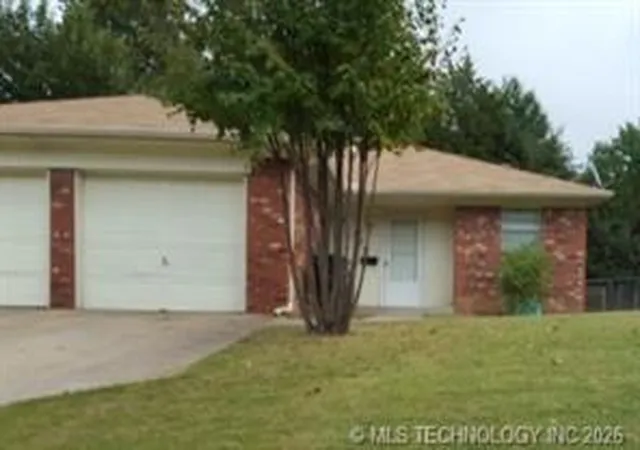Photo 1 of Multi family home for sale at 821 N Brown St, Sapulpa, OK 74066 | MLS# 2631987 | Listing updated on 2026-08-29
