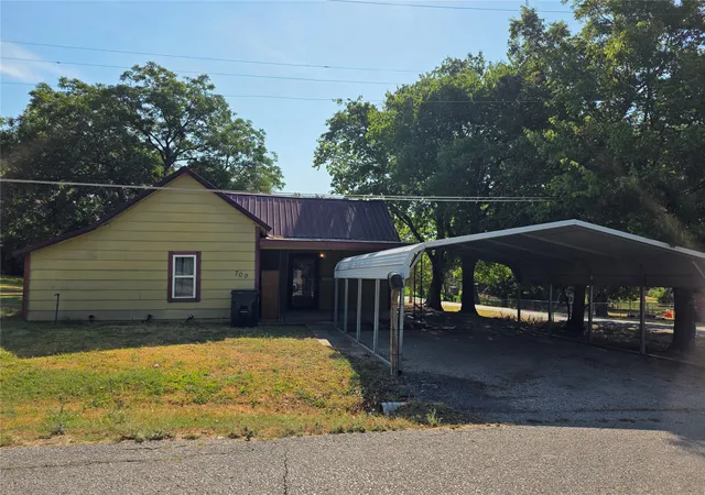 Photo 2 of Single family home for sale at 709 W 17th, Sulphur, OK 73086 | MLS# 2631367 | Listing updated on 2026-09-26