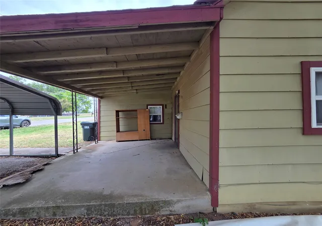 Photo 3 of Single family home for sale at 709 W 17th, Sulphur, OK 73086 | MLS# 2631367 | Listing updated on 2026-09-26