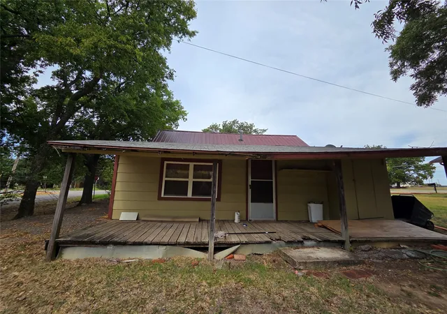 Photo 3 of Single family home for sale at 709 W 17Th, Sulphur, OK 73086 | MLS# 2631367 | Listing updated on 2026-09-26
