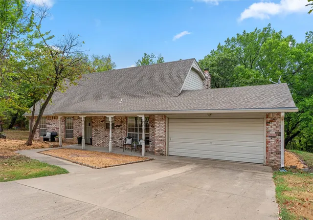 Photo 2 of Single family home for sale at 2145 Mountain Dr, Bartlesville, OK 74003 | MLS# 2631053 | Listing updated on 2026-08-29