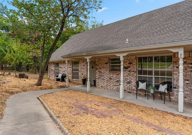 Photo 2 of Single family home for sale at 2145 Mountain Dr, Bartlesville, OK 74003 | MLS# 2631053 | Listing updated on 2026-08-29