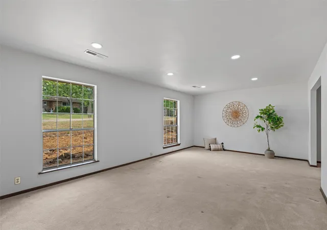 Photo 4 of Single family home for sale at 2145 Mountain Dr, Bartlesville, OK 74003 | MLS# 2631053 | Listing updated on 2026-08-29
