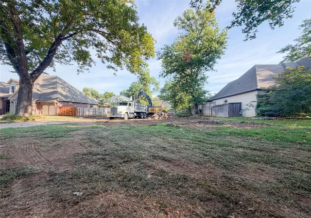 Photo 1 of Sale Pending at 2529 E 25th Pl, Tulsa, OK 74114 | MLS# 2632097 | Listing updated on 2026-09-11