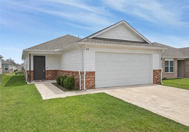 Photo 1 of Sale Pending at 618 Georgia Pl W, Muskogee, OK 74403 | MLS# 2632093 | Listing updated on 2026-09-08