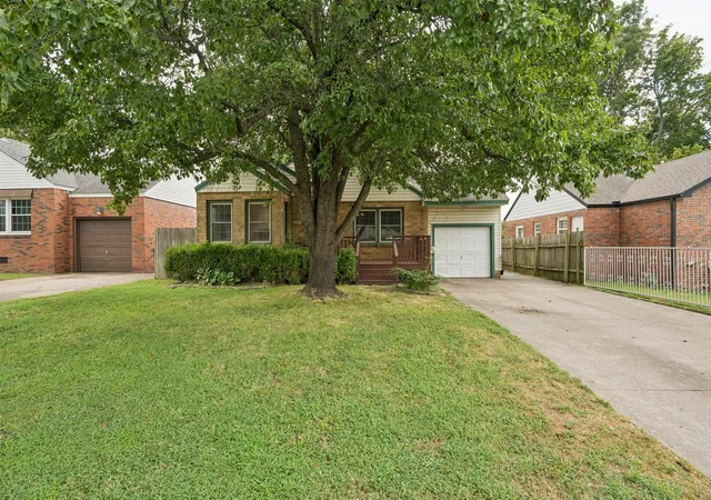 Photo 1 of Sale Pending at 2520 E 2nd St, Tulsa, OK 74104 | MLS# 2632078 | Listing updated on 2026-09-18
