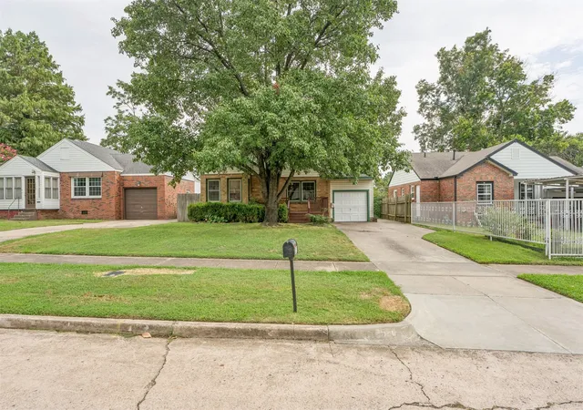 Photo 3 of Sale Pending at 2520 E 2nd St, Tulsa, OK 74104 | MLS# 2632078 | Listing updated on 2026-09-18