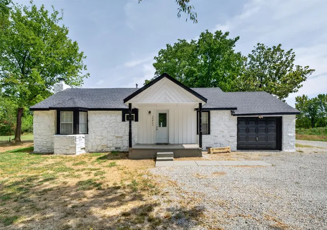 Photo 3 of Single family home for sale at 20407 S 4180 Rd, Claremore, OK 74017 | MLS# 2631850 | Listing updated on 2026-10-05