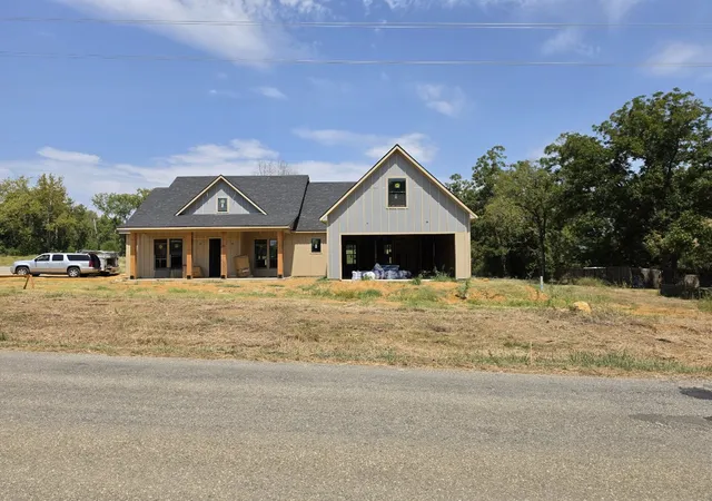 Photo 3 of Single family home for sale at 4206 Folsom Rd, Durant, OK 74701 | MLS# 2632073 | Listing updated on 2026-08-29