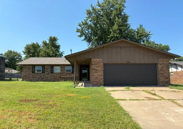 Single family home for sale at 127 Meadowview St, Mannford, OK 74044 | MLS# 2632116