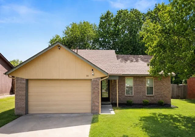 Photo 1 of Single family home for sale at 1114 W Austin St, Broken Arrow, OK 74011 | MLS# 2632118 | Listing updated on 2026-09-10