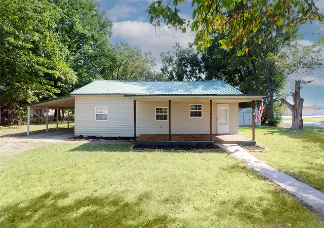Photo 2 of Single family home for sale at 214 W Ada Ave, Wilburton, OK 74578 | MLS# 2632127 | Listing updated on 2026-09-09