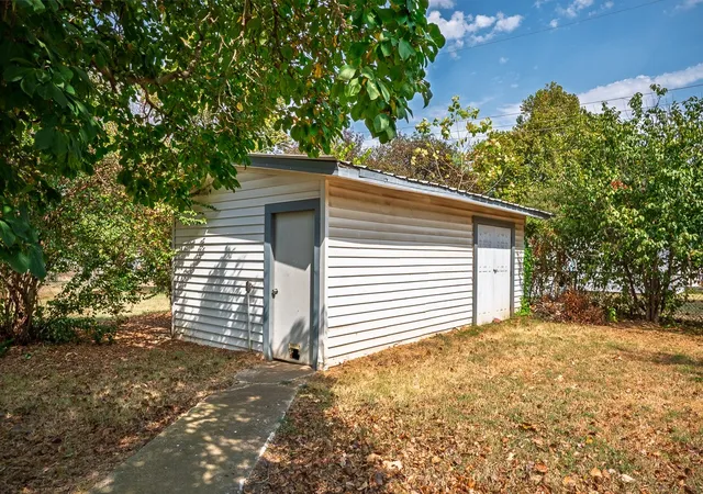 Photo 4 of Single family home for sale at 608 W Coleman, Colbert, OK 74733 | MLS# 2631747 | Listing updated on 2026-09-30