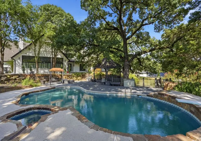 Photo 2 of Sale Pending at 11055 S Jamestown Ave, Tulsa, OK 74137 | MLS# 2631819 | Listing updated on 2026-10-20