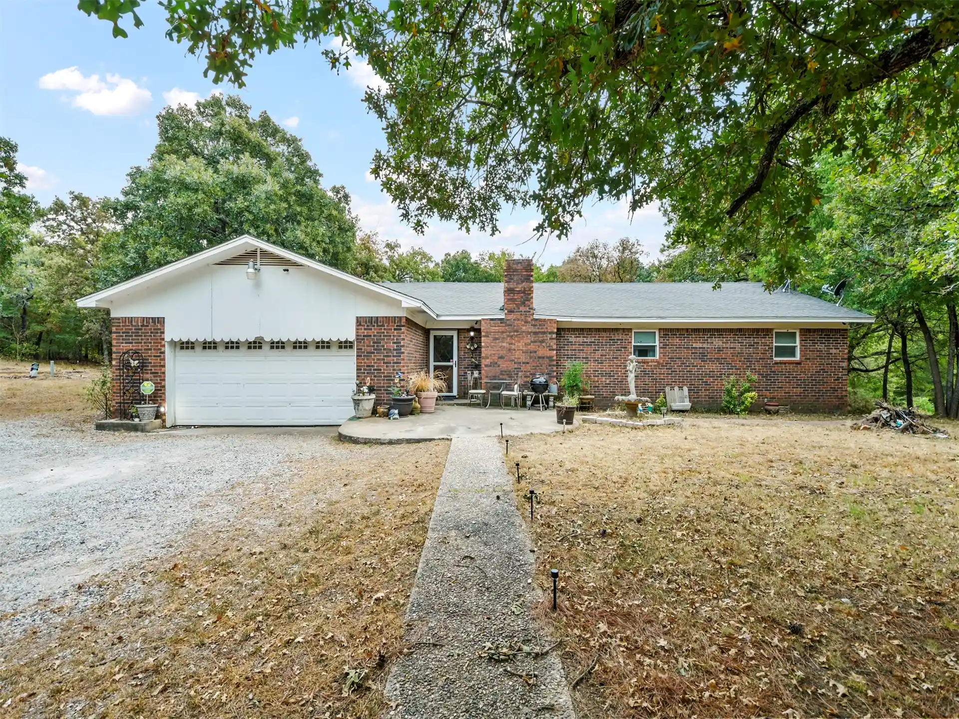 Photo 2 of Single family home for sale at 231 Serpentine St, Lone Grove, OK 73443 | MLS# 2632098 | Listing updated on 2026-10-28