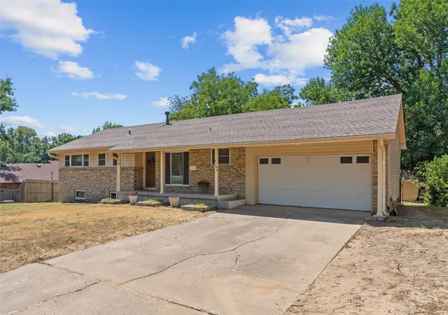 Photo 2 of Single family home for sale at 4704 Brookline Dr, Bartlesville, OK 74006 | MLS# 2631364 | Listing updated on 2026-09-14