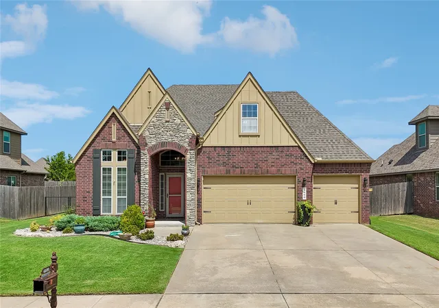 Photo 1 of Single family home for sale at 4400 W Oakridge St Nw, Broken Arrow, OK 74012 | MLS# 2631750 | Listing updated on 2026-08-30