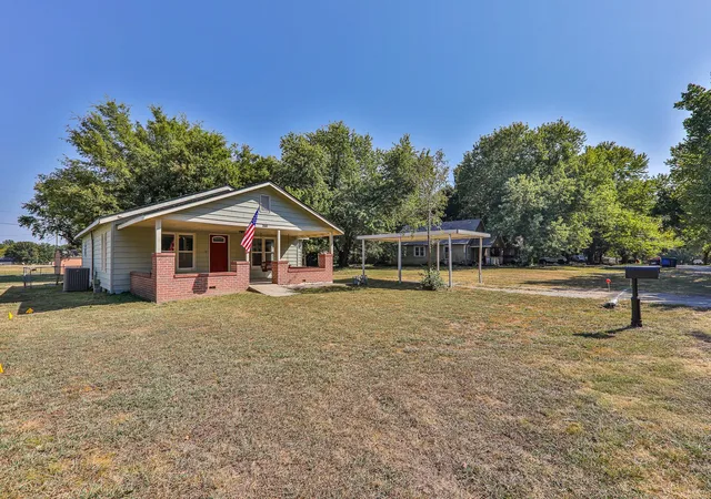 Photo 3 of Sale Pending at 200 S Elm St, Chelsea, OK 74016 | MLS# 2632153 | Listing updated on 2026-09-16