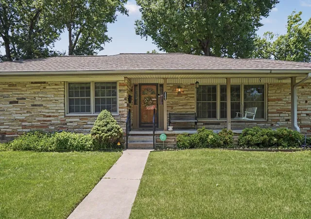 Photo 1 of Single family home for sale at 2882 S Florence Ave, Tulsa, OK 74104 | MLS# 2632154 | Listing updated on 2026-09-04